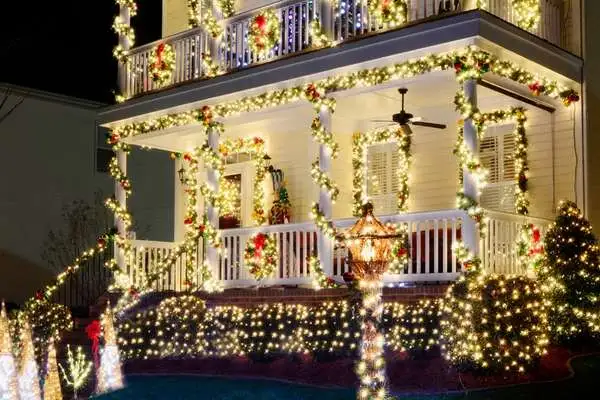 Easy Outdoor Christmas Lights Ideas ArzuHom   Add Traditional Lights.webp